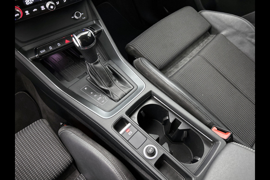 Audi Q3 40 TFSI quattro S Line(NL-auto, Dealer OnderH, Carplay, Digitale Dash, Parkeersensoren V+A, Etc) Audi Q3 40 TFSI quattro S Line(NL-auto, Dealer OnderH, Carplay, Digitale Dash, Parkeersensoren V+A, Etc)
