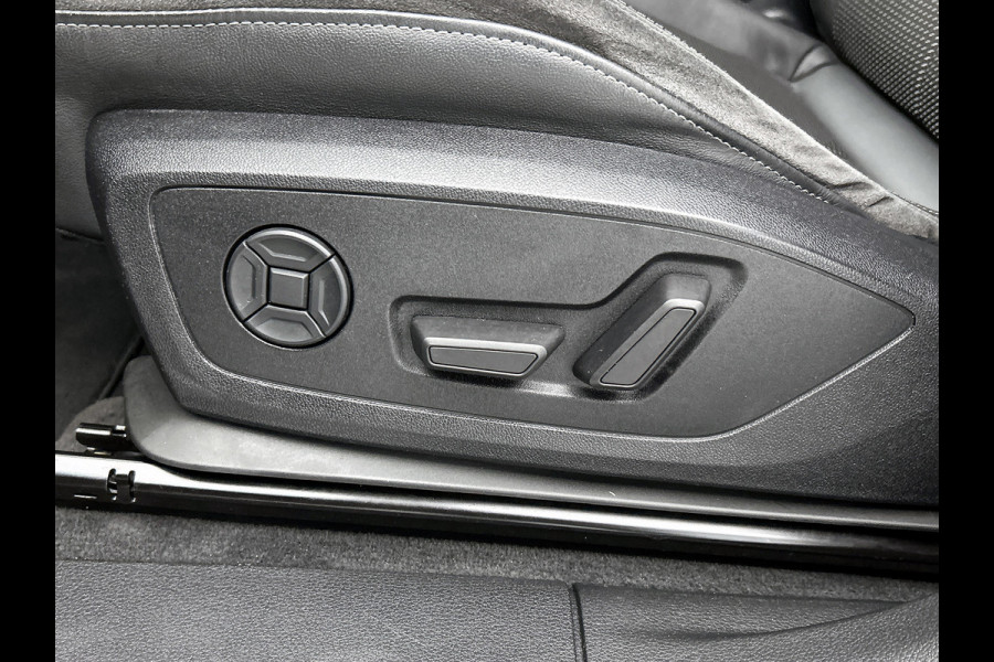 Audi Q3 40 TFSI quattro S Line(NL-auto, Dealer OnderH, Carplay, Digitale Dash, Parkeersensoren V+A, Etc) Audi Q3 40 TFSI quattro S Line(NL-auto, Dealer OnderH, Carplay, Digitale Dash, Parkeersensoren V+A, Etc)