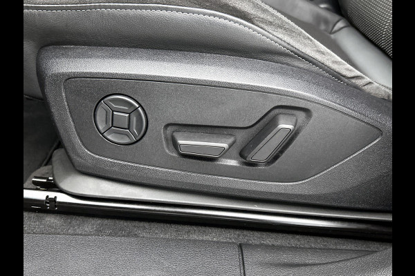 Audi Q3 40 TFSI quattro S Line(NL-auto, Dealer OnderH, Carplay, Digitale Dash, Parkeersensoren V+A, Etc) Audi Q3 40 TFSI quattro S Line(NL-auto, Dealer OnderH, Carplay, Digitale Dash, Parkeersensoren V+A, Etc)