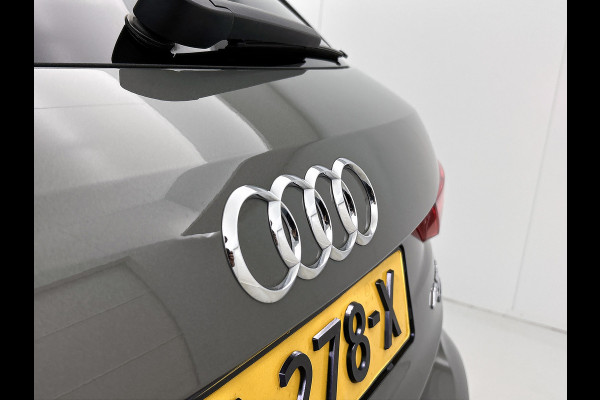 Audi Q3 40 TFSI quattro S Line(NL-auto, Dealer OnderH, Carplay, Digitale Dash, Parkeersensoren V+A, Etc) Audi Q3 40 TFSI quattro S Line(NL-auto, Dealer OnderH, Carplay, Digitale Dash, Parkeersensoren V+A, Etc)