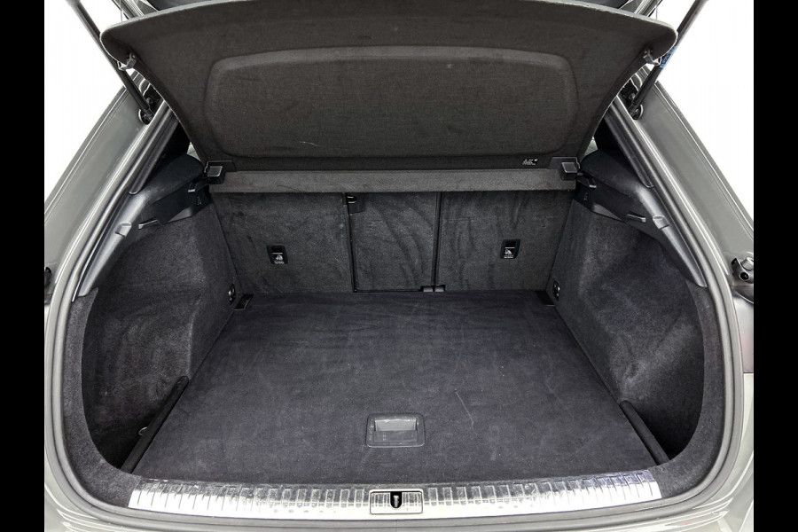 Audi Q3 40 TFSI quattro S Line(NL-auto, Dealer OnderH, Carplay, Digitale Dash, Parkeersensoren V+A, Etc) Audi Q3 40 TFSI quattro S Line(NL-auto, Dealer OnderH, Carplay, Digitale Dash, Parkeersensoren V+A, Etc)