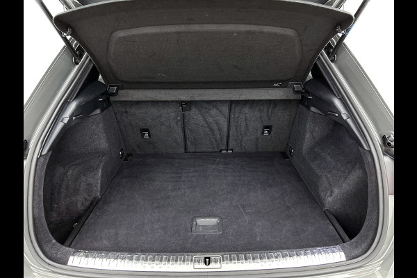 Audi Q3 40 TFSI quattro S Line(NL-auto, Dealer OnderH, Carplay, Digitale Dash, Parkeersensoren V+A, Etc) Audi Q3 40 TFSI quattro S Line(NL-auto, Dealer OnderH, Carplay, Digitale Dash, Parkeersensoren V+A, Etc)