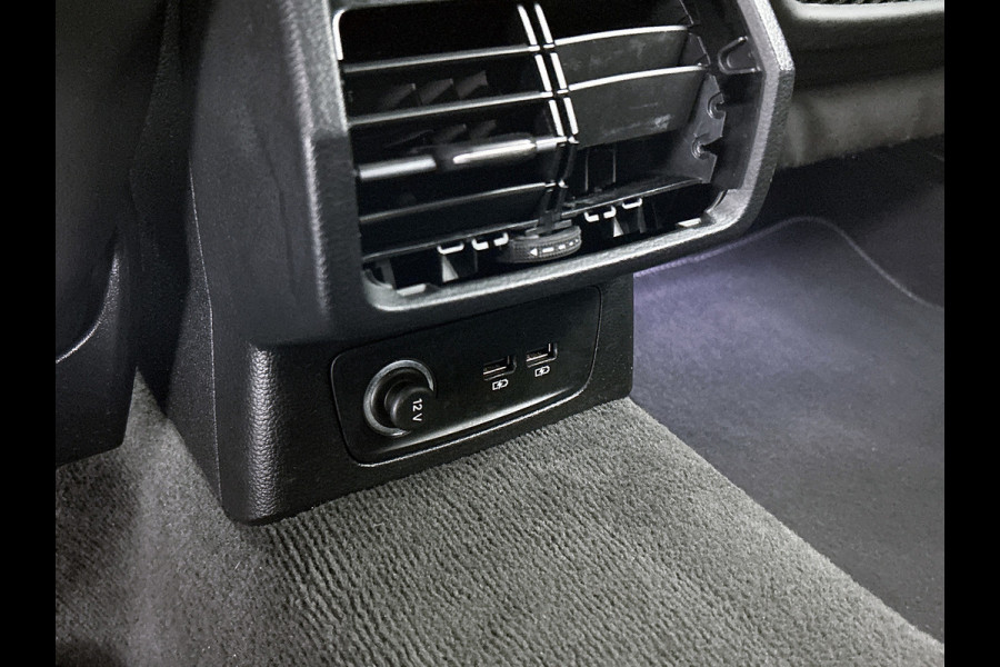 Audi Q3 40 TFSI quattro S Line(NL-auto, Dealer OnderH, Carplay, Digitale Dash, Parkeersensoren V+A, Etc) Audi Q3 40 TFSI quattro S Line(NL-auto, Dealer OnderH, Carplay, Digitale Dash, Parkeersensoren V+A, Etc)