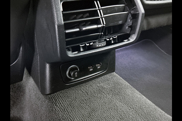 Audi Q3 40 TFSI quattro S Line(NL-auto, Dealer OnderH, Carplay, Digitale Dash, Parkeersensoren V+A, Etc) Audi Q3 40 TFSI quattro S Line(NL-auto, Dealer OnderH, Carplay, Digitale Dash, Parkeersensoren V+A, Etc)