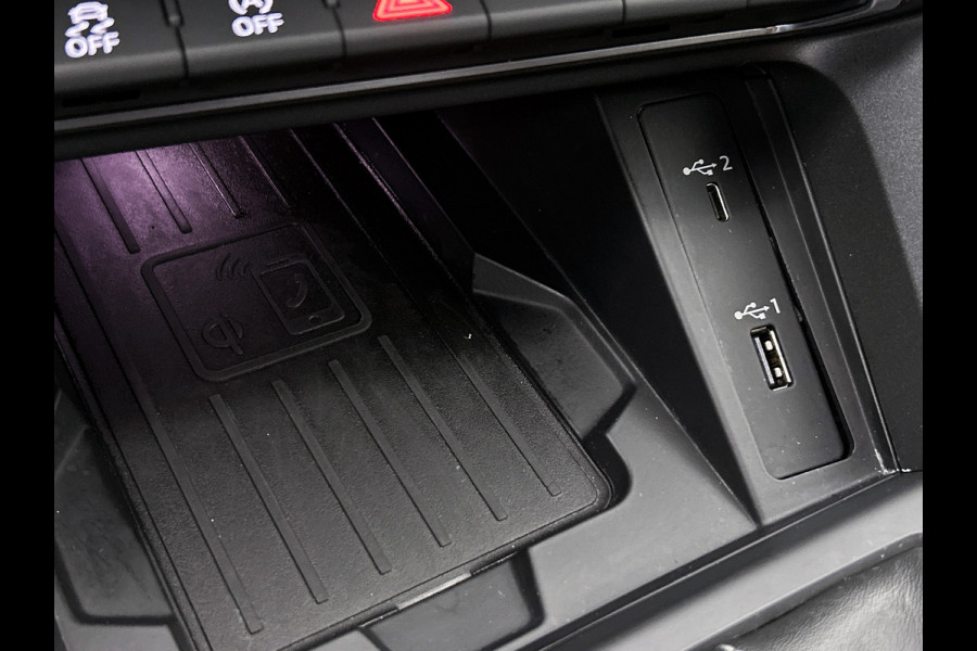 Audi Q3 40 TFSI quattro S Line(NL-auto, Dealer OnderH, Carplay, Digitale Dash, Parkeersensoren V+A, Etc) Audi Q3 40 TFSI quattro S Line(NL-auto, Dealer OnderH, Carplay, Digitale Dash, Parkeersensoren V+A, Etc)
