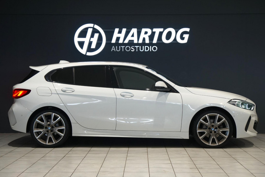 BMW 1-serie 118i M-Sport Plus + KUIPSTOELEN / CAMERA / SFEERVERLICHTING BMW 1-serie 118i M-Sport Plus + KUIPSTOELEN / CAMERA / SFEERVERLICHTING