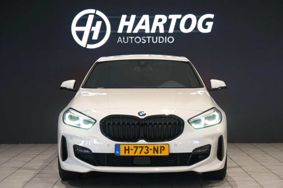 BMW 1-serie 118i M-Sport Plus + KUIPSTOELEN / CAMERA / SFEERVERLICHTING BMW 1-serie 118i M-Sport Plus + KUIPSTOELEN / CAMERA / SFEERVERLICHTING