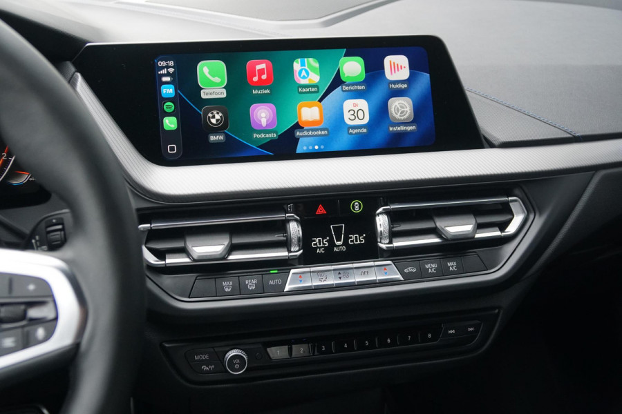 BMW 1-serie 118i M-Sport Plus + KUIPSTOELEN / CAMERA / SFEERVERLICHTING BMW 1-serie 118i M-Sport Plus + KUIPSTOELEN / CAMERA / SFEERVERLICHTING