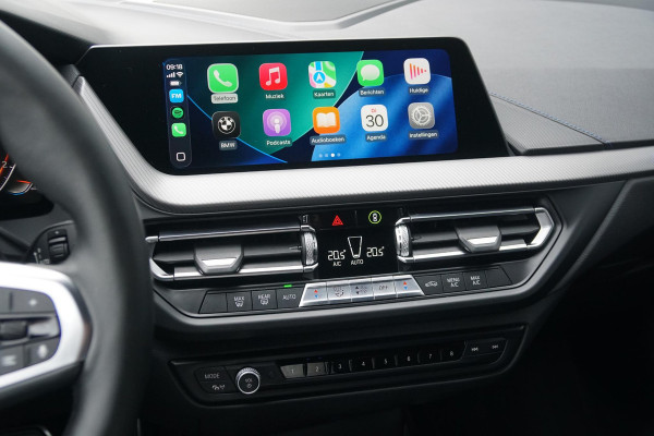 BMW 1-serie 118i M-Sport Plus + KUIPSTOELEN / CAMERA / SFEERVERLICHTING BMW 1-serie 118i M-Sport Plus + KUIPSTOELEN / CAMERA / SFEERVERLICHTING