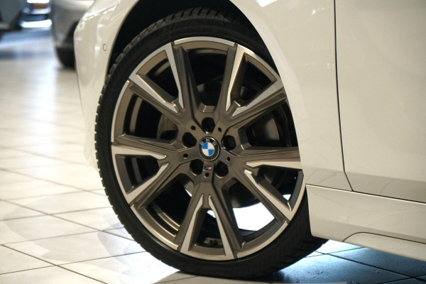 BMW 1-serie 118i M-Sport Plus + KUIPSTOELEN / CAMERA / SFEERVERLICHTING BMW 1-serie 118i M-Sport Plus + KUIPSTOELEN / CAMERA / SFEERVERLICHTING