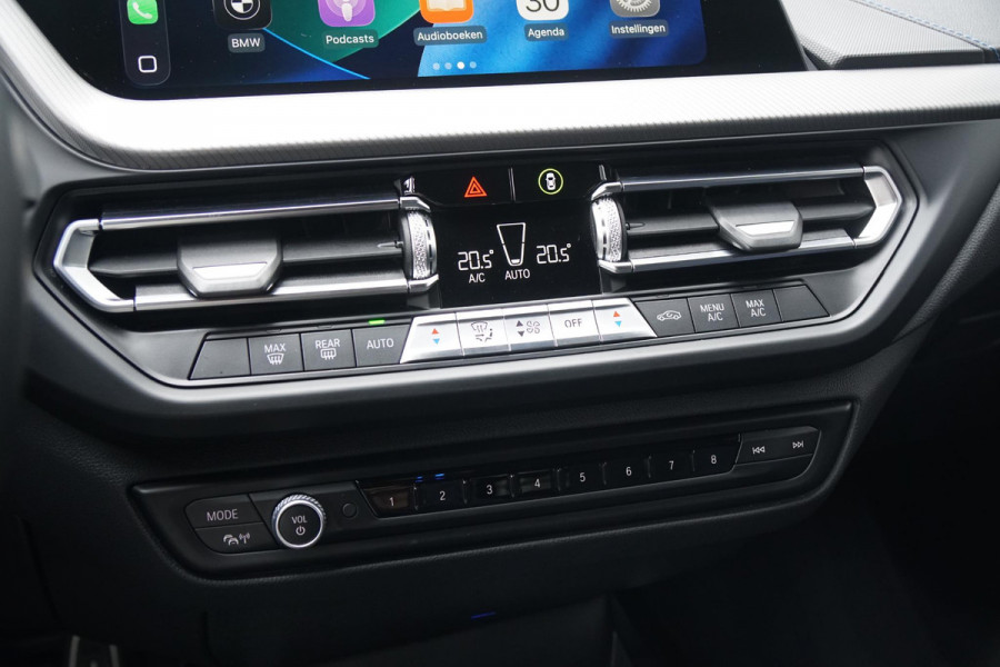 BMW 1-serie 118i M-Sport Plus + KUIPSTOELEN / CAMERA / SFEERVERLICHTING BMW 1-serie 118i M-Sport Plus + KUIPSTOELEN / CAMERA / SFEERVERLICHTING