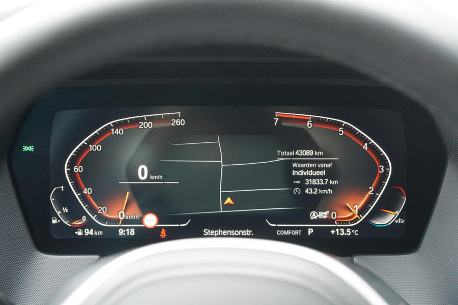 BMW 1-serie 118i M-Sport Plus + KUIPSTOELEN / CAMERA / SFEERVERLICHTING BMW 1-serie 118i M-Sport Plus + KUIPSTOELEN / CAMERA / SFEERVERLICHTING