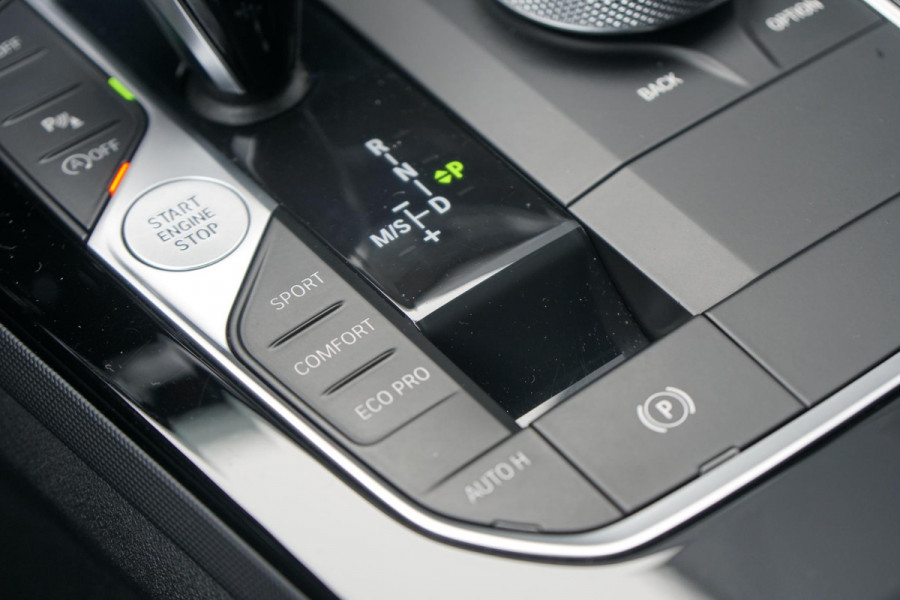 BMW 1-serie 118i M-Sport Plus + KUIPSTOELEN / CAMERA / SFEERVERLICHTING BMW 1-serie 118i M-Sport Plus + KUIPSTOELEN / CAMERA / SFEERVERLICHTING