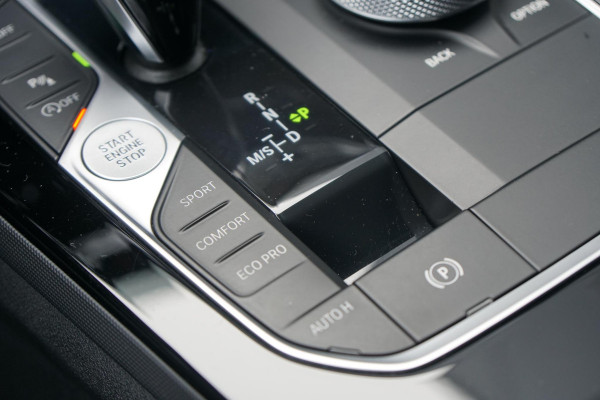 BMW 1-serie 118i M-Sport Plus + KUIPSTOELEN / CAMERA / SFEERVERLICHTING BMW 1-serie 118i M-Sport Plus + KUIPSTOELEN / CAMERA / SFEERVERLICHTING