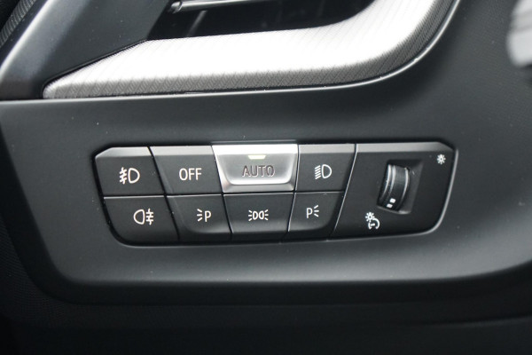 BMW 1-serie 118i M-Sport Plus + KUIPSTOELEN / CAMERA / SFEERVERLICHTING BMW 1-serie 118i M-Sport Plus + KUIPSTOELEN / CAMERA / SFEERVERLICHTING