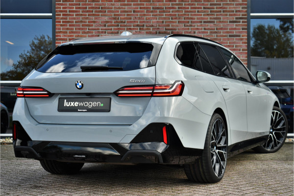 BMW 5 Serie Touring 520i M-Sport Pano Trekh B&W 21inch ACC 360 HUD Stoelventilatie Brooklyngrau