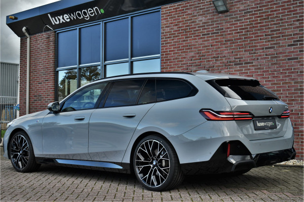 BMW 5 Serie Touring 520i M-Sport Pano Trekh B&W 21inch ACC 360 HUD Stoelventilatie Brooklyngrau