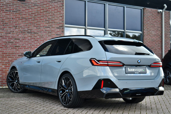 BMW 5 Serie Touring 520i M-Sport Pano Trekh B&W 21inch ACC 360 HUD Stoelventilatie Brooklyngrau