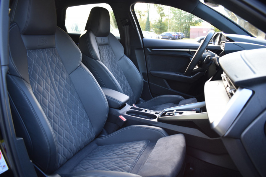 Audi A3 Sportback 2.0 TFSI S3 QUATTRO 310PK S-TRON S3-SPORT CAMERA/LEDER/CARPLAY Audi A3 Sportback 2.0 TFSI S3 QUATTRO 310PK S-TRON S3-SPORT CAMERA/LEDER/CARPLAY