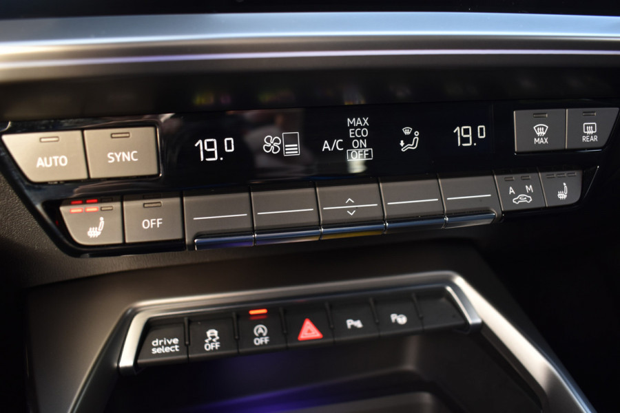 Audi A3 Sportback 2.0 TFSI S3 QUATTRO 310PK S-TRON S3-SPORT CAMERA/LEDER/CARPLAY Audi A3 Sportback 2.0 TFSI S3 QUATTRO 310PK S-TRON S3-SPORT CAMERA/LEDER/CARPLAY