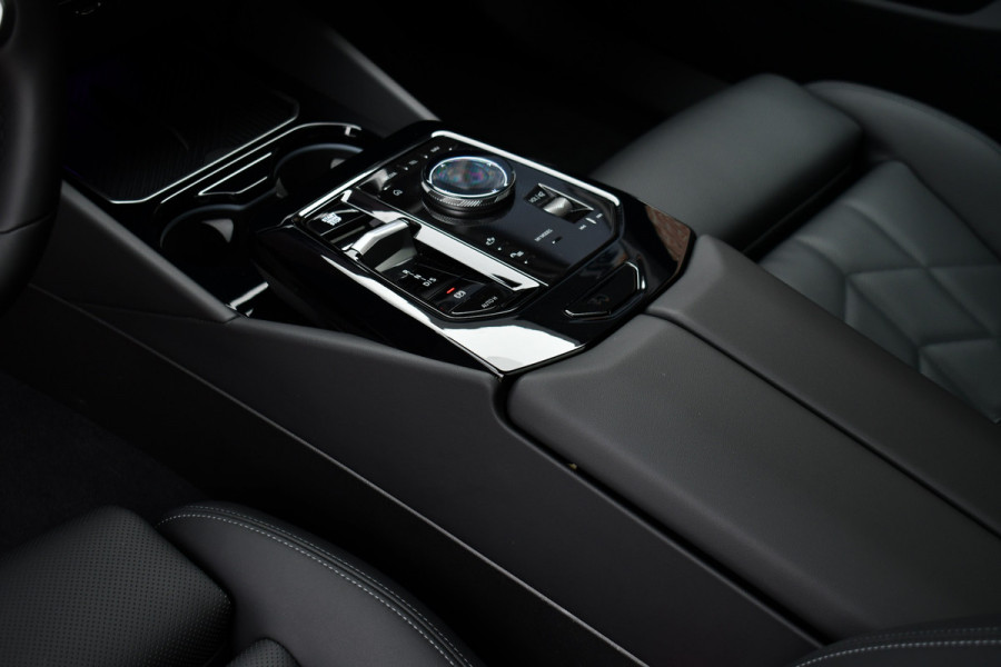 BMW 5 Serie Touring 520i M-Sport Pano Trekh B&W 21inch ACC 360 HUD Stoelventilatie Brooklyngrau