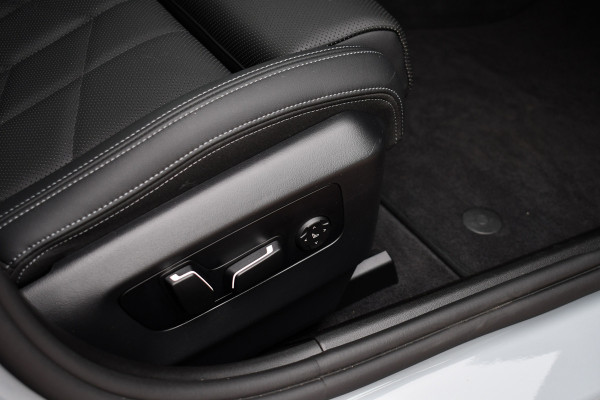 BMW 5 Serie Touring 520i M-Sport Pano Trekh B&W 21inch ACC 360 HUD Stoelventilatie Brooklyngrau