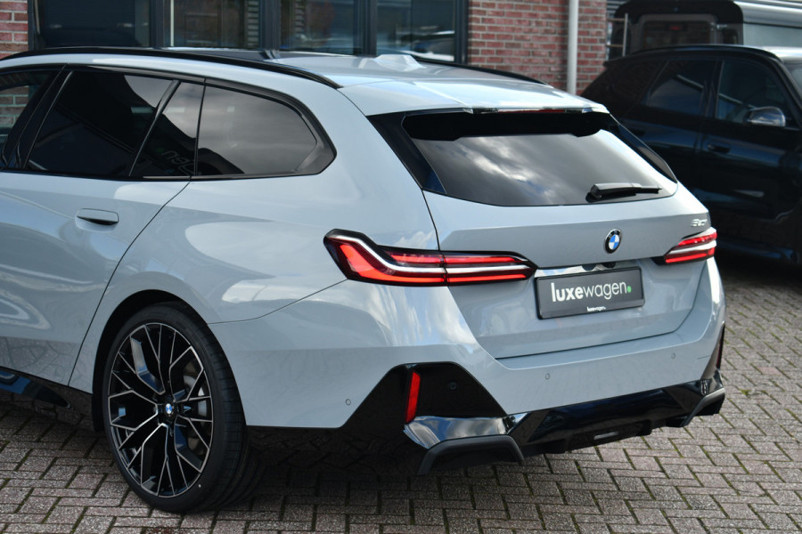 BMW 5 Serie Touring 520i M-Sport Pano Trekh B&W 21inch ACC 360 HUD Stoelventilatie Brooklyngrau