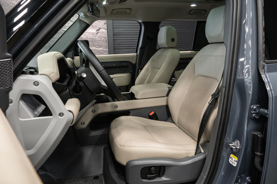 Land Rover Defender 110 2.0 P400e 110 SE *Meridian / Luchtvering / Panorama / Surround-view / Memory * Land Rover Defender 110 2.0 P400e 110 SE *Meridian / Luchtvering / Panorama / Surround-view / Memory *