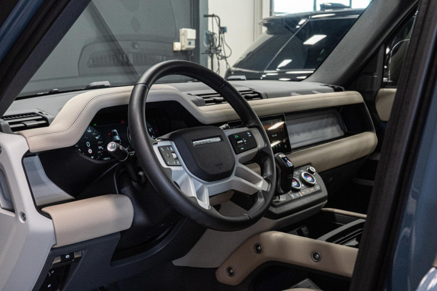 Land Rover Defender 110 2.0 P400e 110 SE *Meridian / Luchtvering / Panorama / Surround-view / Memory * Land Rover Defender 110 2.0 P400e 110 SE *Meridian / Luchtvering / Panorama / Surround-view / Memory *