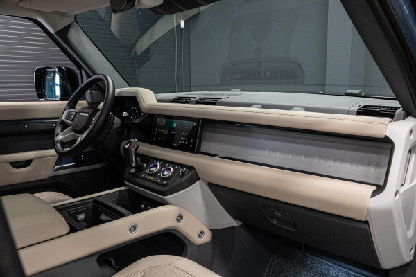 Land Rover Defender 110 2.0 P400e 110 SE *Meridian / Luchtvering / Panorama / Surround-view / Memory * Land Rover Defender 110 2.0 P400e 110 SE *Meridian / Luchtvering / Panorama / Surround-view / Memory *
