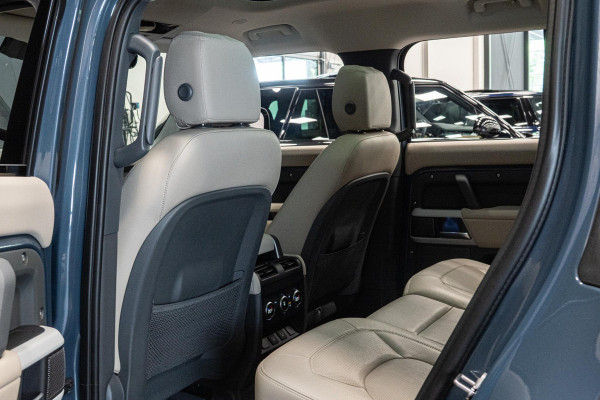 Land Rover Defender 110 2.0 P400e 110 SE *Meridian / Luchtvering / Panorama / Surround-view / Memory * Land Rover Defender 110 2.0 P400e 110 SE *Meridian / Luchtvering / Panorama / Surround-view / Memory *