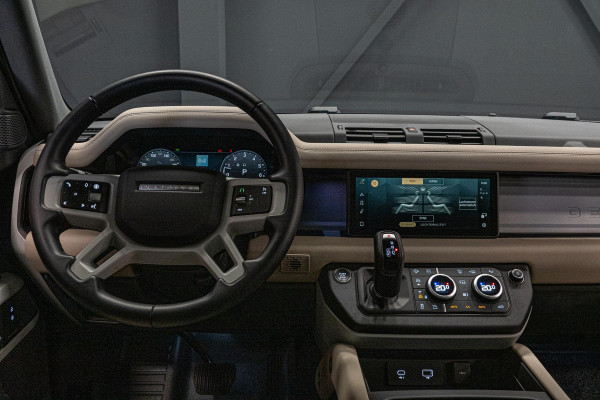 Land Rover Defender 110 2.0 P400e 110 SE *Meridian / Luchtvering / Panorama / Surround-view / Memory * Land Rover Defender 110 2.0 P400e 110 SE *Meridian / Luchtvering / Panorama / Surround-view / Memory *