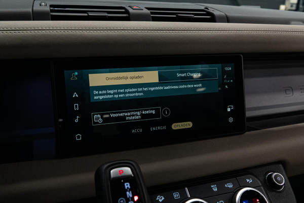 Land Rover Defender 110 2.0 P400e 110 SE *Meridian / Luchtvering / Panorama / Surround-view / Memory * Land Rover Defender 110 2.0 P400e 110 SE *Meridian / Luchtvering / Panorama / Surround-view / Memory *