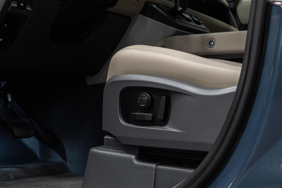 Land Rover Defender 110 2.0 P400e 110 SE *Meridian / Luchtvering / Panorama / Surround-view / Memory * Land Rover Defender 110 2.0 P400e 110 SE *Meridian / Luchtvering / Panorama / Surround-view / Memory *