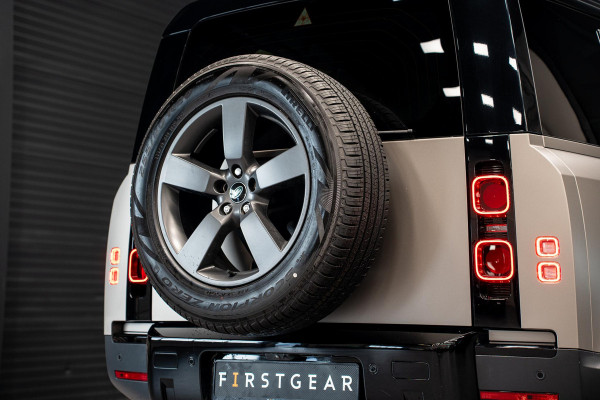 Land Rover Defender 110 2.0 P400e 110 SE *Meridian / Luchtvering / Panorama / Surround-view / Memory * Land Rover Defender 110 2.0 P400e 110 SE *Meridian / Luchtvering / Panorama / Surround-view / Memory *