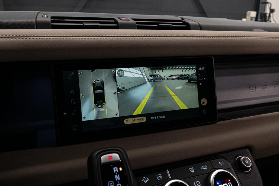 Land Rover Defender 110 2.0 P400e 110 SE *Meridian / Luchtvering / Panorama / Surround-view / Memory * Land Rover Defender 110 2.0 P400e 110 SE *Meridian / Luchtvering / Panorama / Surround-view / Memory *