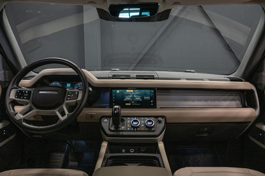 Land Rover Defender 110 2.0 P400e 110 SE *Meridian / Luchtvering / Panorama / Surround-view / Memory * Land Rover Defender 110 2.0 P400e 110 SE *Meridian / Luchtvering / Panorama / Surround-view / Memory *