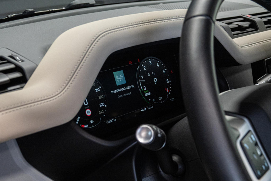 Land Rover Defender 110 2.0 P400e 110 SE *Meridian / Luchtvering / Panorama / Surround-view / Memory * Land Rover Defender 110 2.0 P400e 110 SE *Meridian / Luchtvering / Panorama / Surround-view / Memory *