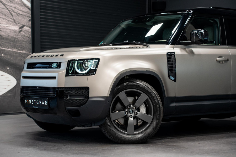 Land Rover Defender 110 2.0 P400e 110 SE *Meridian / Luchtvering / Panorama / Surround-view / Memory * Land Rover Defender 110 2.0 P400e 110 SE *Meridian / Luchtvering / Panorama / Surround-view / Memory *