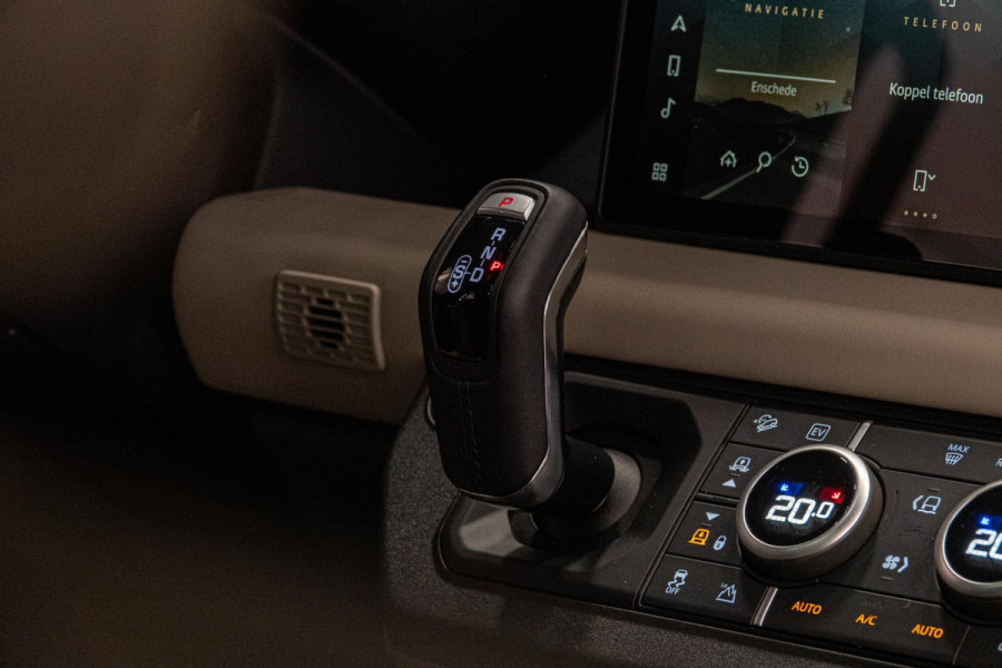 Land Rover Defender 110 2.0 P400e 110 SE *Meridian / Luchtvering / Panorama / Surround-view / Memory * Land Rover Defender 110 2.0 P400e 110 SE *Meridian / Luchtvering / Panorama / Surround-view / Memory *