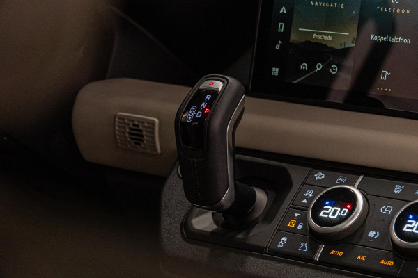 Land Rover Defender 110 2.0 P400e 110 SE *Meridian / Luchtvering / Panorama / Surround-view / Memory * Land Rover Defender 110 2.0 P400e 110 SE *Meridian / Luchtvering / Panorama / Surround-view / Memory *