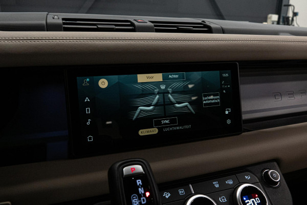 Land Rover Defender 110 2.0 P400e 110 SE *Meridian / Luchtvering / Panorama / Surround-view / Memory * Land Rover Defender 110 2.0 P400e 110 SE *Meridian / Luchtvering / Panorama / Surround-view / Memory *