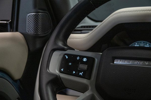 Land Rover Defender 110 2.0 P400e 110 SE *Meridian / Luchtvering / Panorama / Surround-view / Memory * Land Rover Defender 110 2.0 P400e 110 SE *Meridian / Luchtvering / Panorama / Surround-view / Memory *