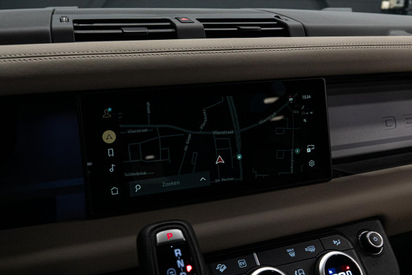 Land Rover Defender 110 2.0 P400e 110 SE *Meridian / Luchtvering / Panorama / Surround-view / Memory * Land Rover Defender 110 2.0 P400e 110 SE *Meridian / Luchtvering / Panorama / Surround-view / Memory *