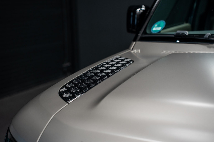 Land Rover Defender 110 2.0 P400e 110 SE *Meridian / Luchtvering / Panorama / Surround-view / Memory * Land Rover Defender 110 2.0 P400e 110 SE *Meridian / Luchtvering / Panorama / Surround-view / Memory *