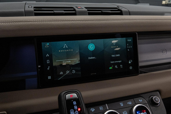 Land Rover Defender 110 2.0 P400e 110 SE *Meridian / Luchtvering / Panorama / Surround-view / Memory * Land Rover Defender 110 2.0 P400e 110 SE *Meridian / Luchtvering / Panorama / Surround-view / Memory *