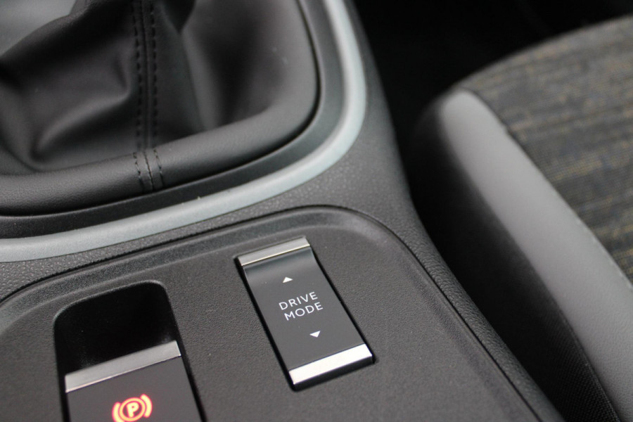 Jeep Avenger 1.2 Longitude | DAB+ RADIO | APPLE CARPLAY / ANDROID AUTO | CRUISE CONTROL | LED KOPLAMPEN / ACHTERLICHTEN |KEYLESS ENTRY/START | CRUISE CONTROL | PARKEERSENSOREN ACHTER | Jeep Avenger 1.2 Longitude | DAB+ RADIO | APPLE CARPLAY / ANDROID AUTO | CRUISE CONTROL | LED KOPLAMPEN / ACHTERLICHTEN |KEYLESS ENTRY/START | CRUISE CONTROL | PARKEERSENSOREN ACHTER |