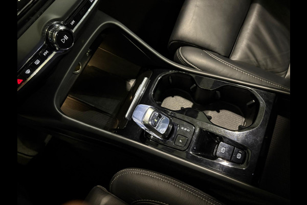 Volvo XC40 T5 Aut. Plug-in Hybrid Ultimate Bright Panoramadak Leder ACC 262pk Volvo XC40 T5 Aut. Plug-in Hybrid Ultimate Bright Panoramadak Leder ACC 262pk