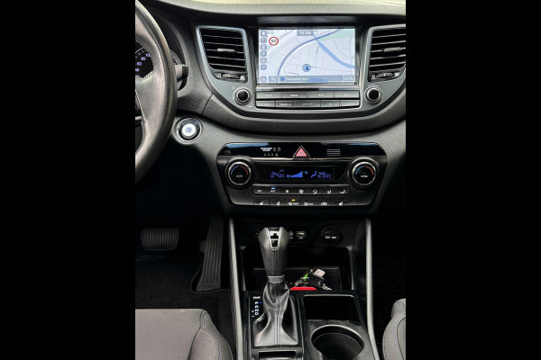 Hyundai Tucson 1.6 T-GDi Passion 4WD - Automaat I Panorama dak I Airco I Comfort pakket I Trekhaak I Dealer onderhoudenI Enz.... Hyundai Tucson 1.6 T-GDi Passion 4WD - Automaat I Panorama dak I Airco I Comfort pakket I Trekhaak I Dealer onderhoudenI Enz....