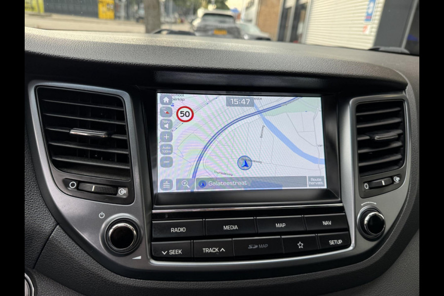 Hyundai Tucson 1.6 T-GDi Passion 4WD - Automaat I Panorama dak I Airco I Comfort pakket I Trekhaak I Dealer onderhoudenI Enz.... Hyundai Tucson 1.6 T-GDi Passion 4WD - Automaat I Panorama dak I Airco I Comfort pakket I Trekhaak I Dealer onderhoudenI Enz....